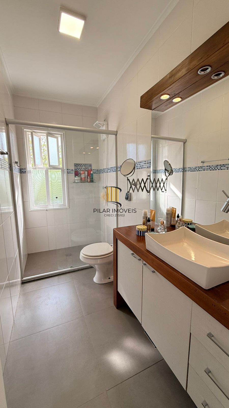 Apartamento reformando, 1 quarto, vaga coberta escriturada - Bairro Camaquã