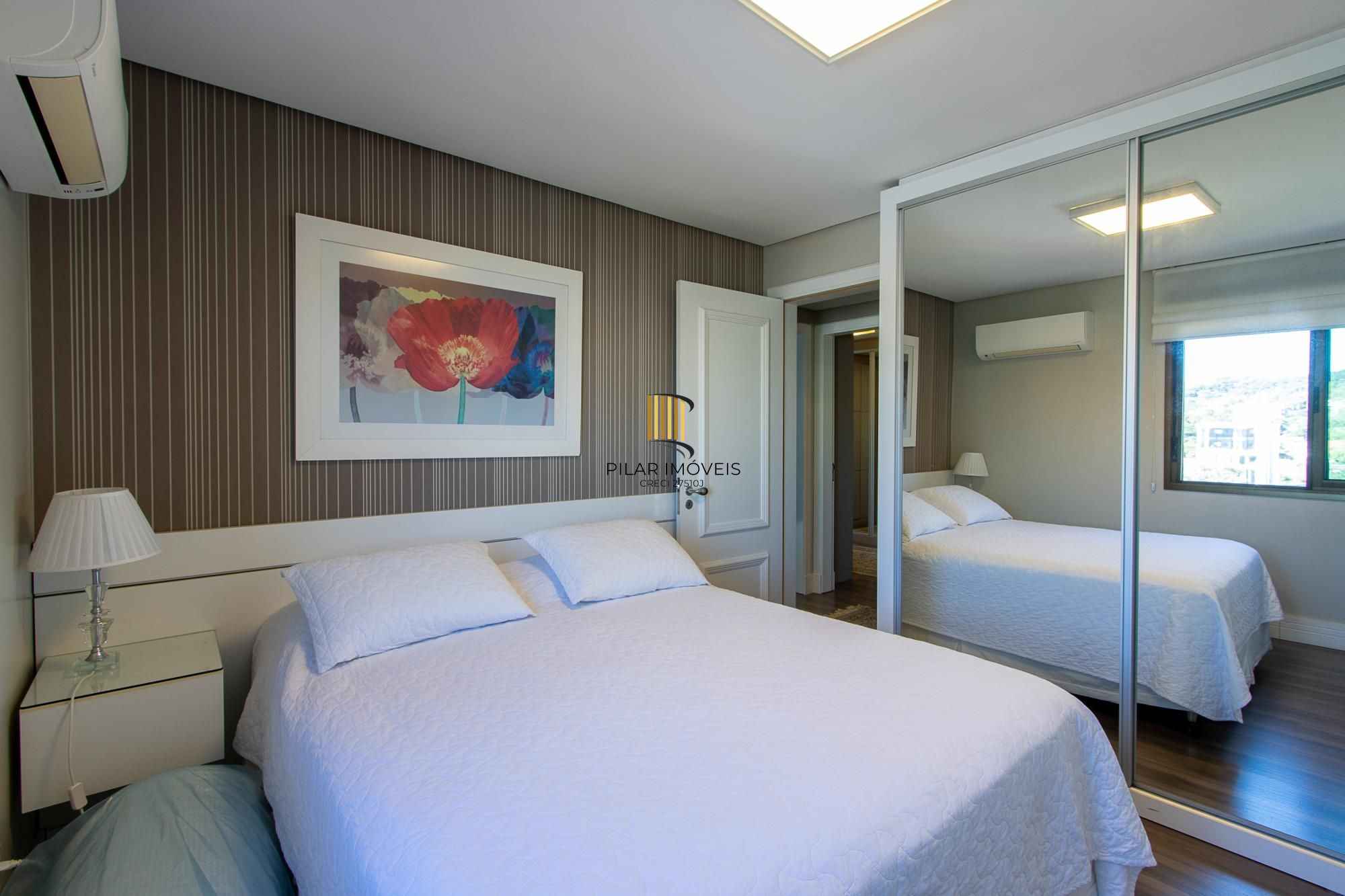 Excelente apartamento de 3 dormitórios, 1 suíte e 2 vagas no bairro Tristeza.