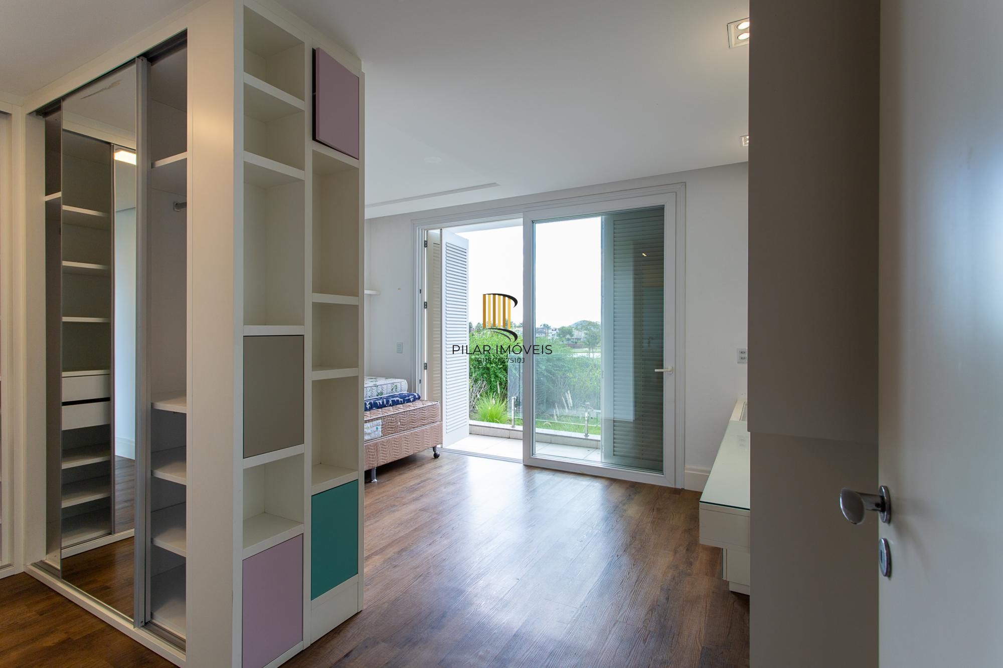 Casa de Condomínio 4 dormitórios no bairro Terraville