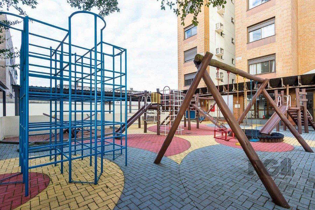 Apartamento de 3 dormitórios, sendo 1 suíte, 1 vaga de garagem, infra completa no bairro Tristeza