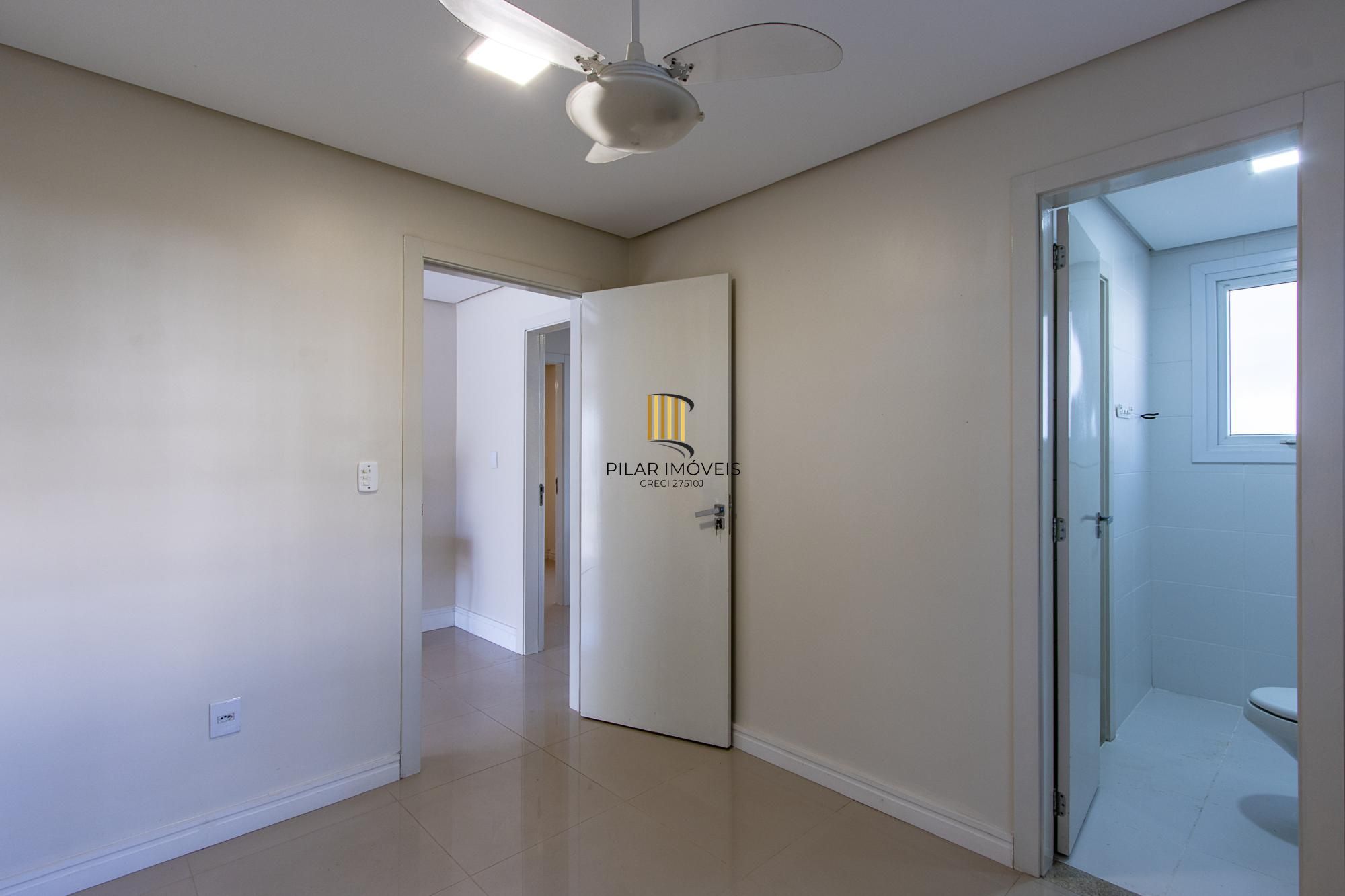 Casa de esquina à venda na Av. Copacabana | 3 dormitórios | 3 vagas |