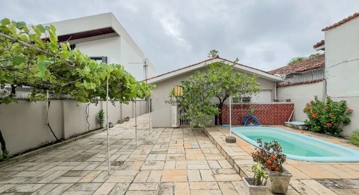 Casa de 3 dormitórios, 1 suíte e 3 vagas de garagem, bairro Ipanema.