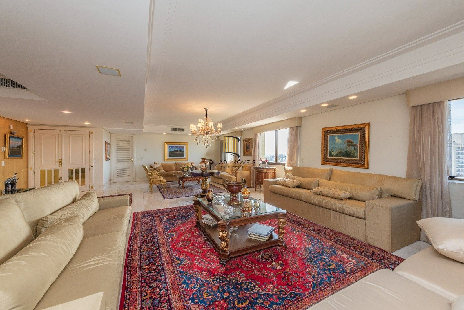 Clássica Cobertura, 600m2 privativos, 4 Dormitórios Sendo 3 Suítes!