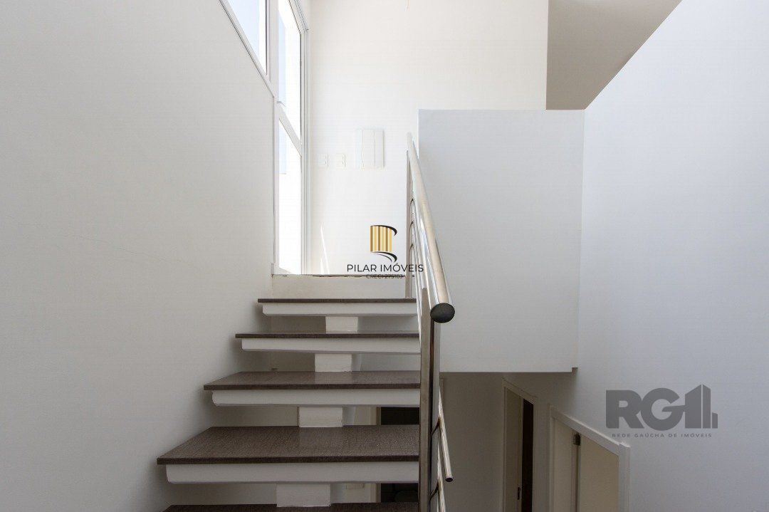 Casa em Condomínio, 197m², 3dormitórios, bairro Glória