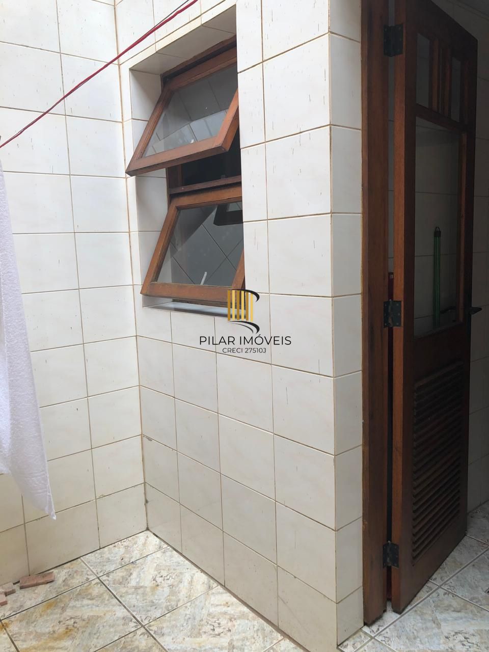 Casa de condomínio, 3 quartos, 1 suíte, 1 vaga coberta, no bairro Espirito Santo.