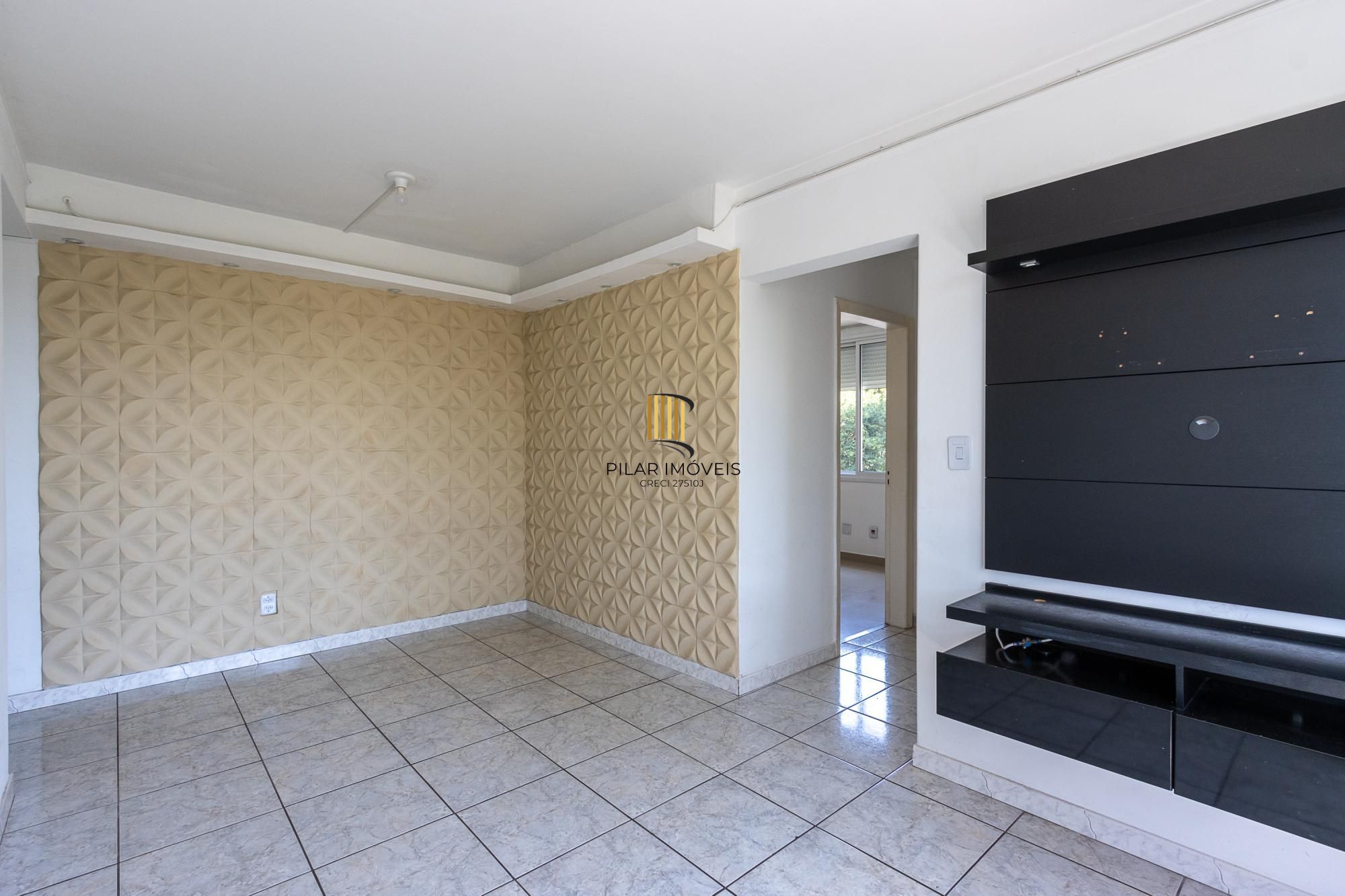 Apartamento, desocupado, 2 dormitórios e vaga escriturada, elevador -Cavalhada