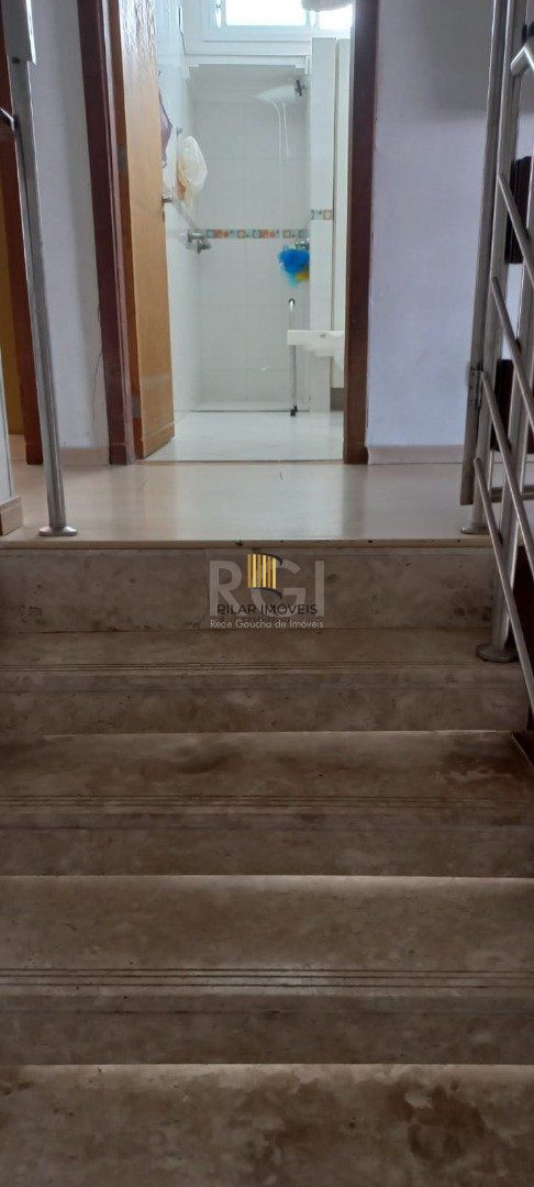 Casa 9 dormitórios no bairro Menino Deus