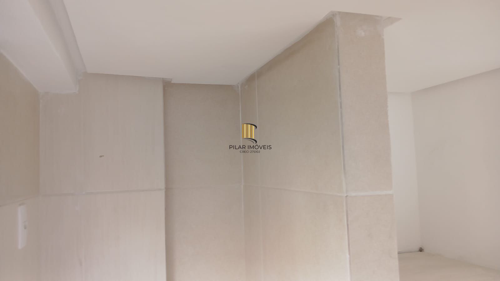 Apto com 3 dormitórios suíte e box coberto