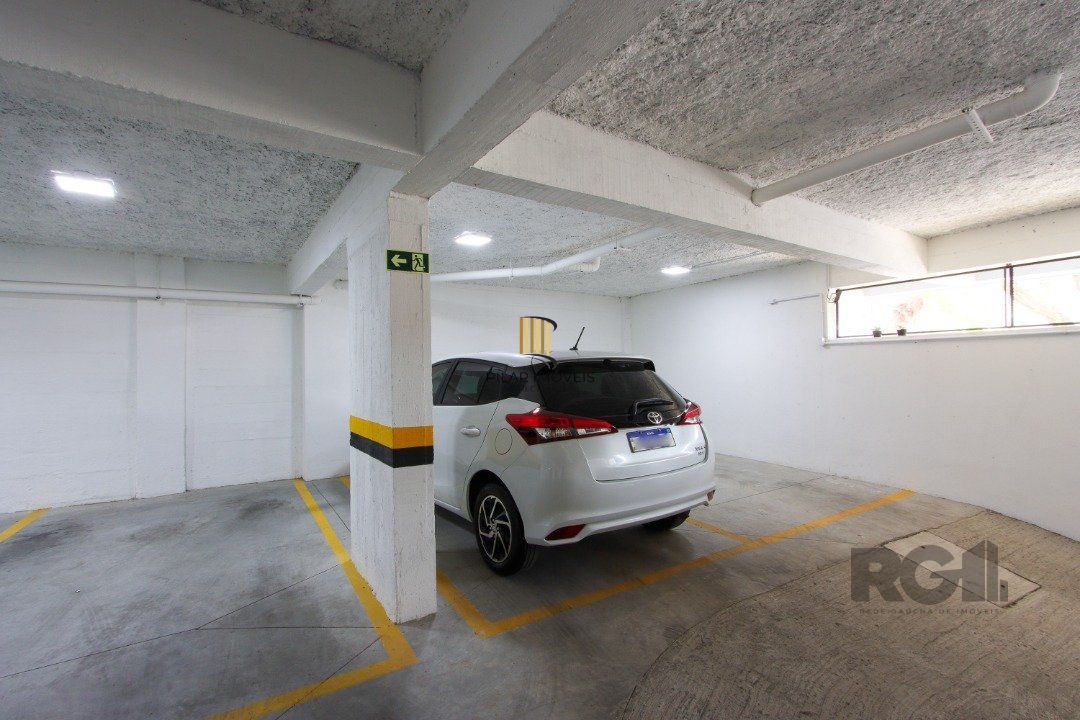 Apartamento em Porto Alegre no Bairro Petrópolis, de 2 quartos, GARDEN , semi mobiliado
