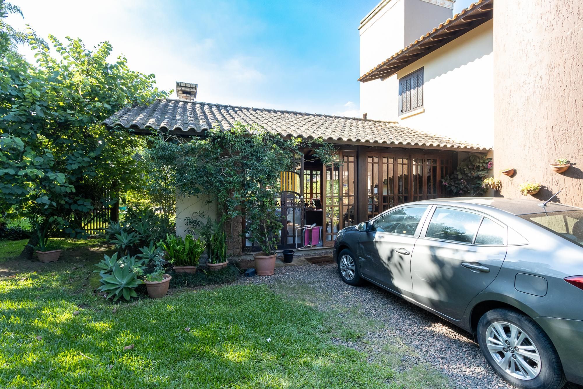 Casa em condomínio á venda com 6 dormitórios em Porto Alegre
