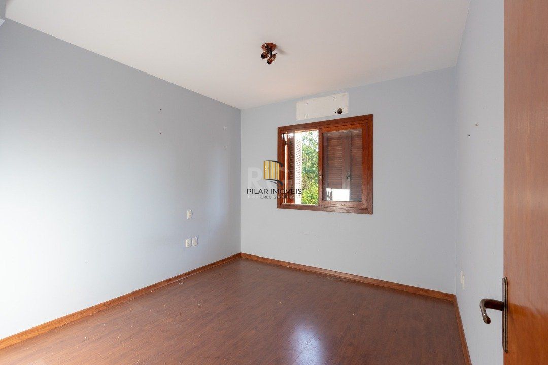 Casa para Venda - 233.34m², 3 dormitórios, sendo 1 suites, 4 vagas - Tristeza