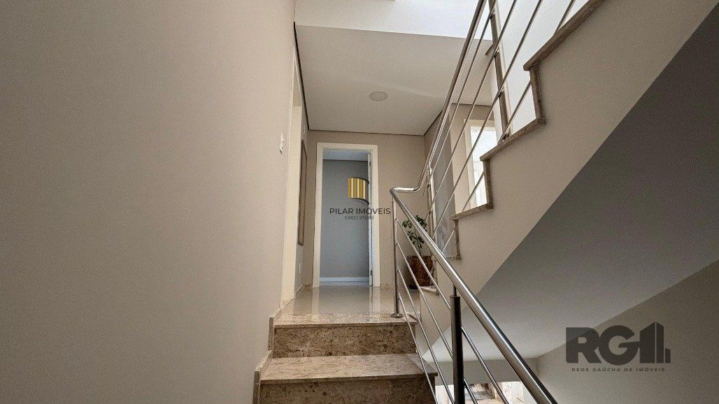Casa em condomínio com 4 suítes, 4 vagas de garagem, pátio com piscina