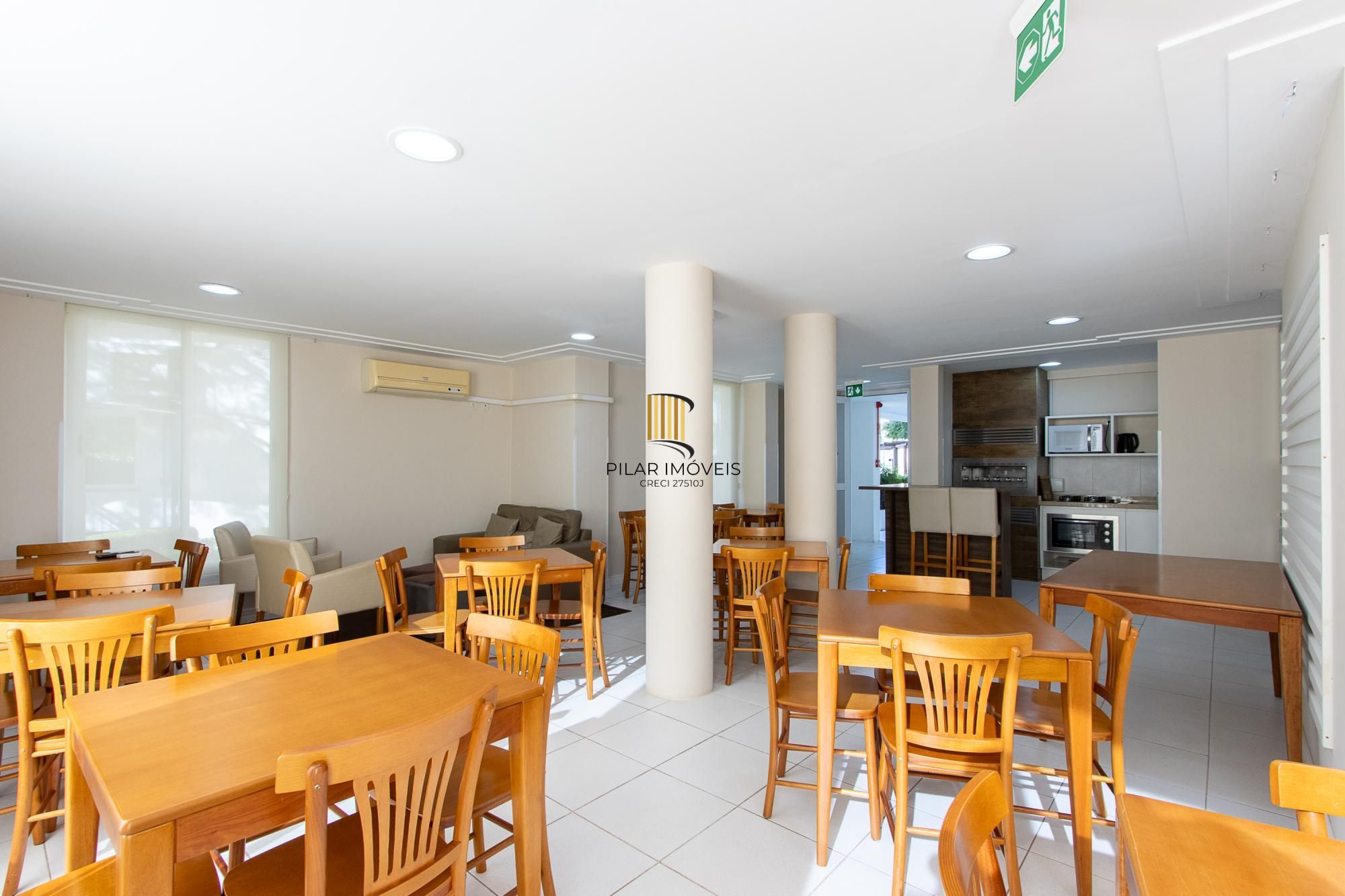 Apartamento, 2 dormitórios e 1 vaga, bairro Jardim Carvalho.
