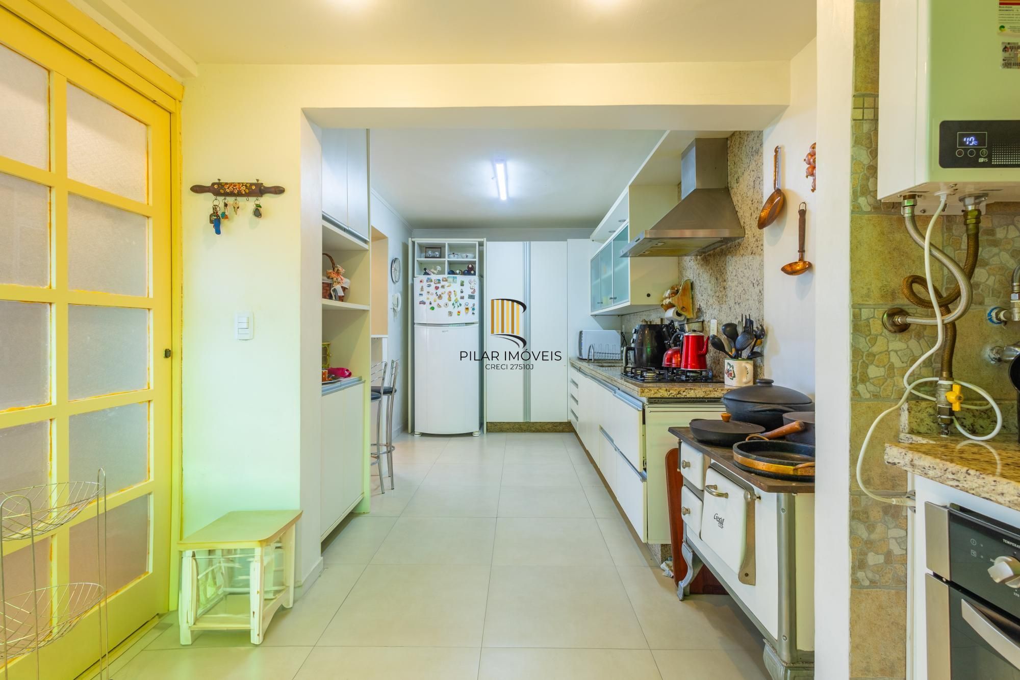 Casa em condomínio bairro Tristeza, com 185m² privativos.