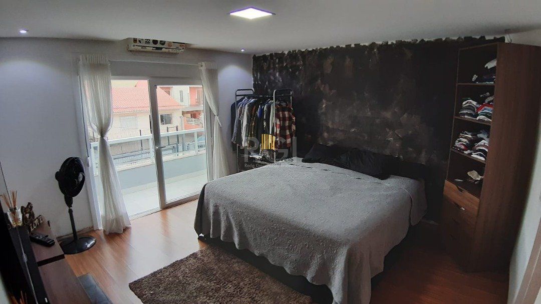 Casa para Venda - 157m², 3 dormitórios, sendo 3 suites, 2 vagas - Guarujá