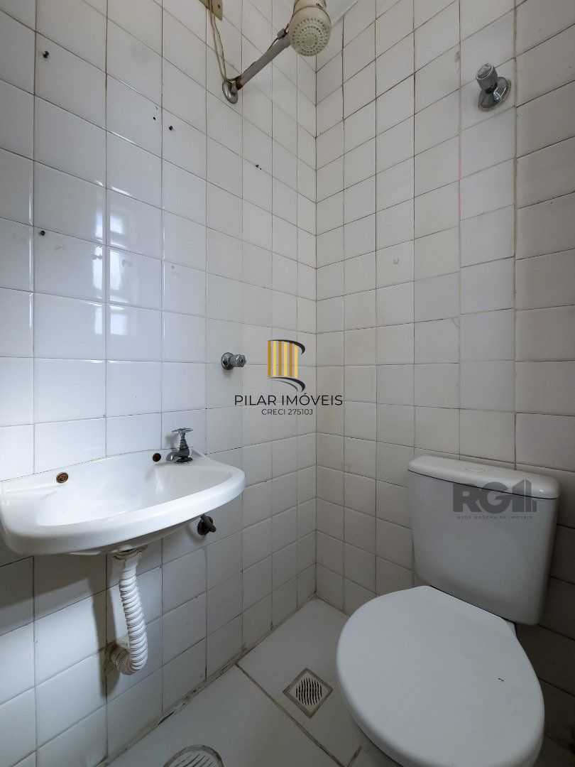 Apartamento, 3 quartos, 1 suite, dependência de empregada, elevador - Centro Histórico - Porto Alegre