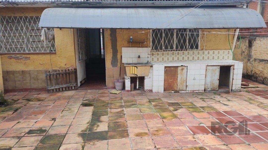 Casa 4 dormitórios no bairro Partenon