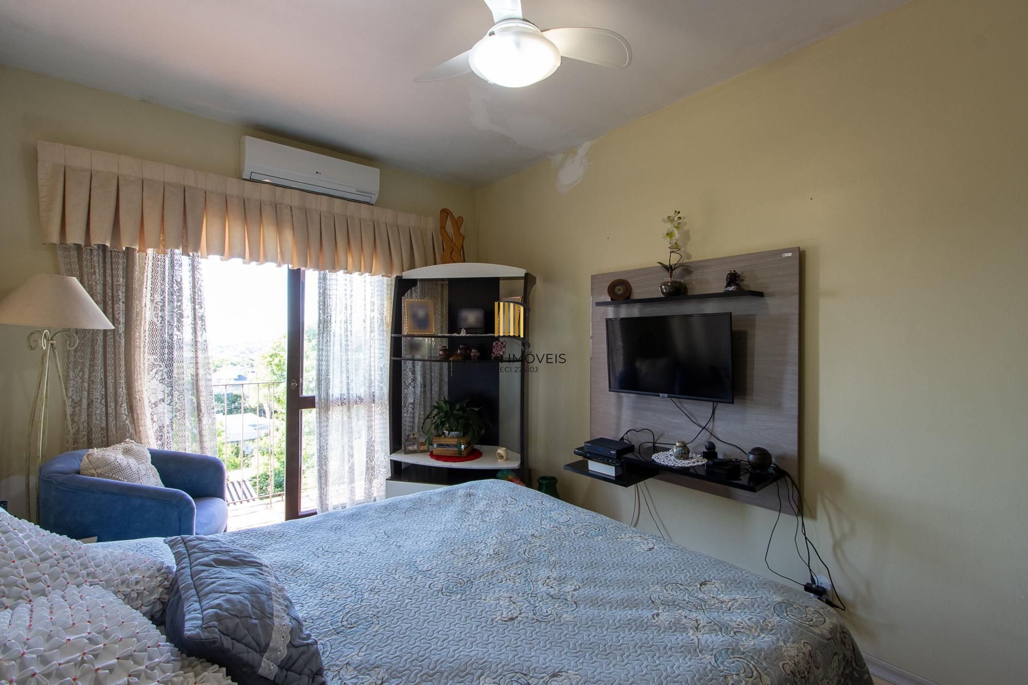 **Casa de 05 dormitórios, 03 suítes, 06 Banheiros, com 315,10m² privativos na Vila Conceição, Porto Alegre, RS**