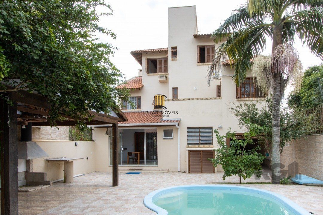 Casa 4 dormitórios no bairro Ipanema
