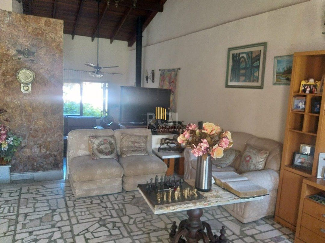 Casa para Venda - 347m², 5 dormitórios, sendo 2 suites, 2 vagas - Tristeza