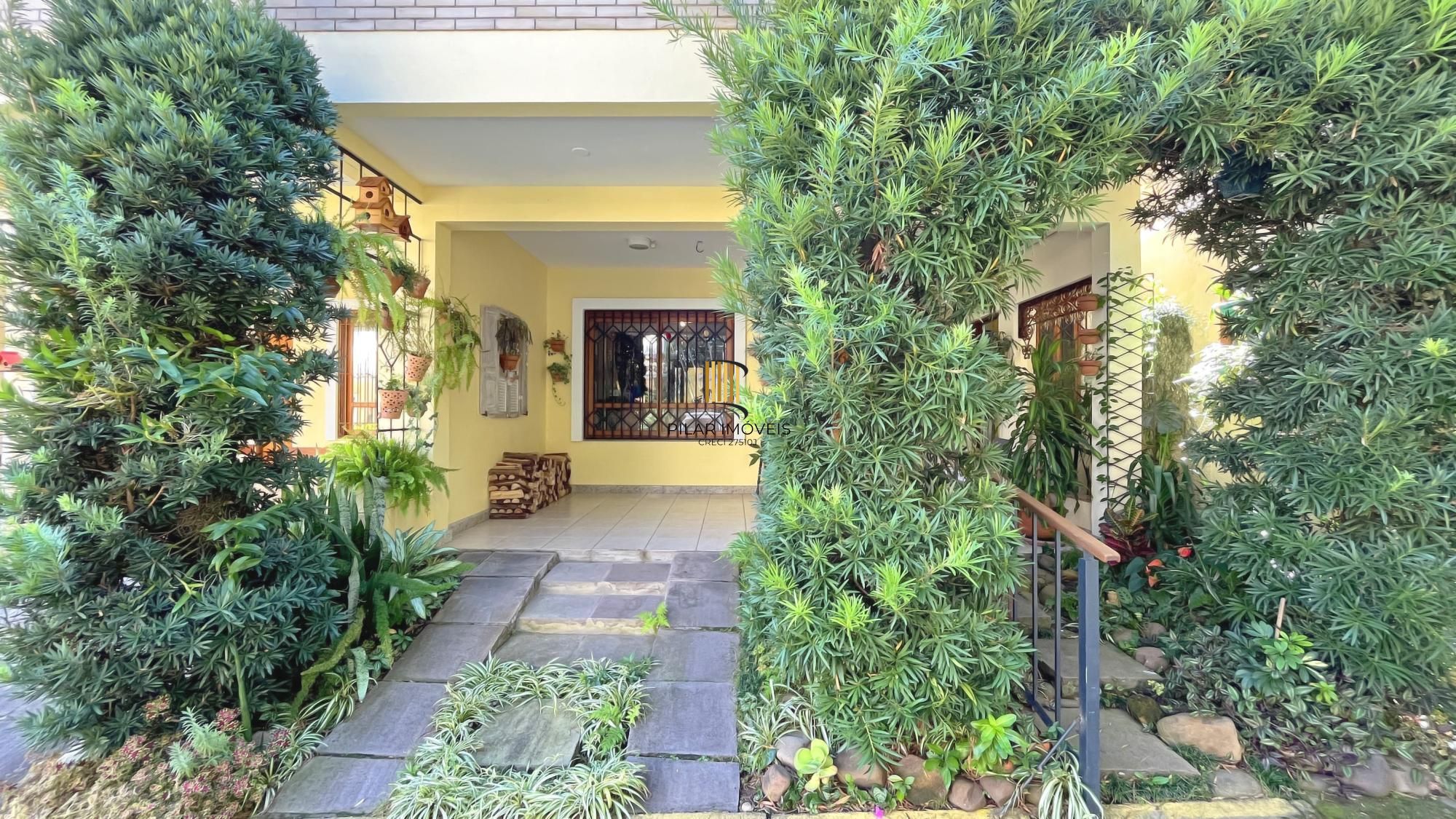 Casa de Condomínio 3 dormitórios no bairro Cavalhada