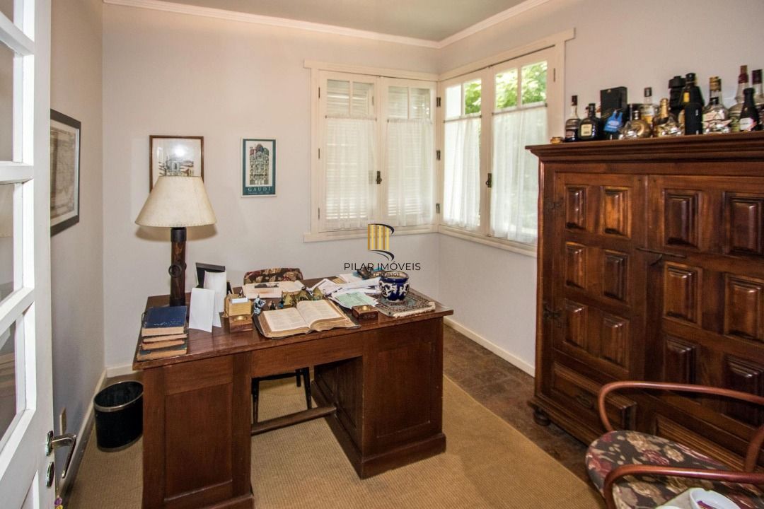Casa para Venda - 489m², 4 dormitórios, sendo 2 suites, 3 vagas - Cristal