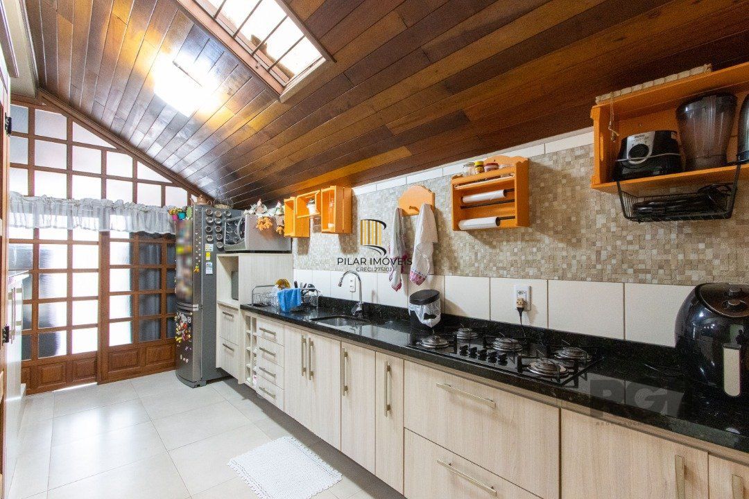Casa em condomínio, 135m² privativos, 3 quartos, 2 vagas - Bairro Glória