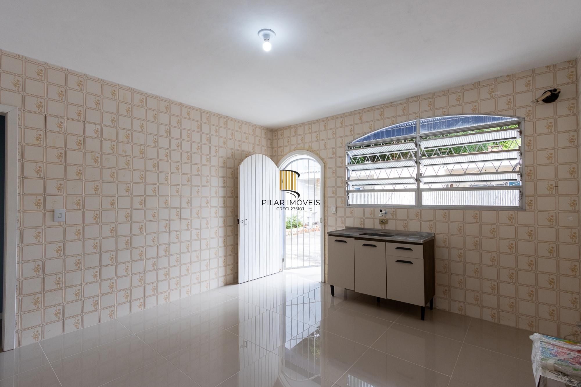 Terreno com 2 casas, 4 quartos, 1 suite - Bairro Cavalhada