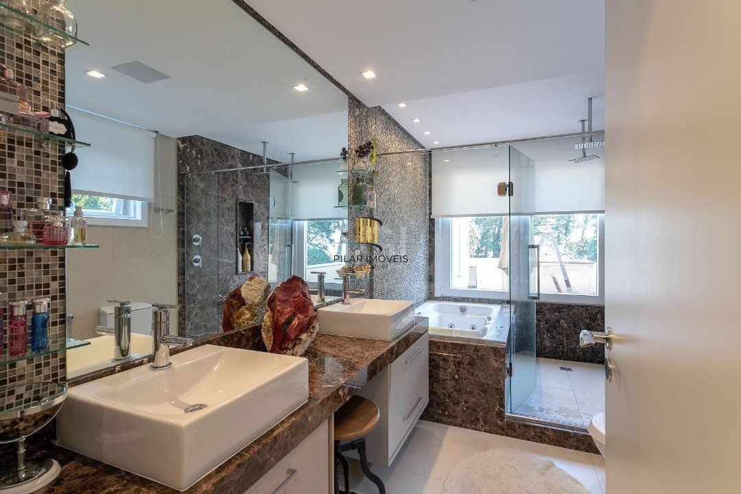 Casa Condominio para Venda - 588.62m², 4 dormitórios, sendo 4 suites, 5 vagas - Pedra Redonda