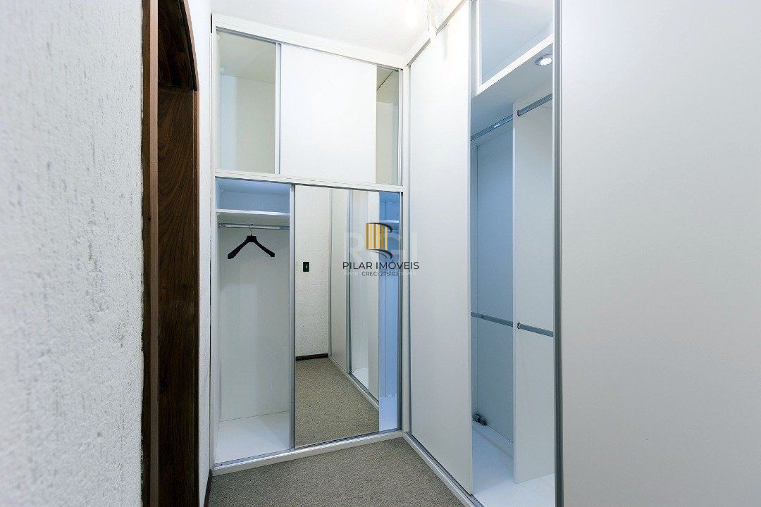 Casa para Venda - 430m², 4 dormitórios, sendo 1 suites, 5 vagas - Cristal