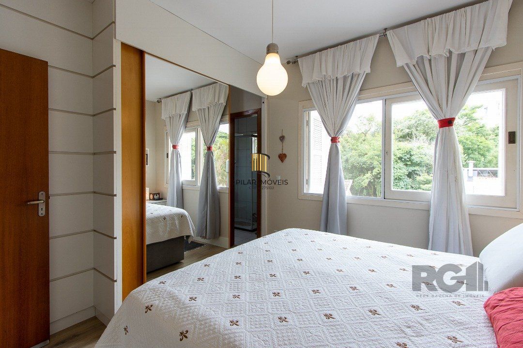 Casa para Venda - 132.55m², 3 dormitórios, sendo 1 suite, 5 vagas - Teresópolis