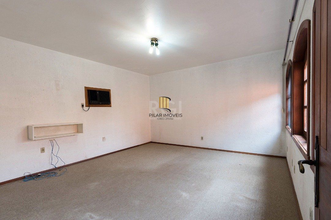 Casa para Venda - 430m², 4 dormitórios, sendo 1 suites, 5 vagas - Cristal