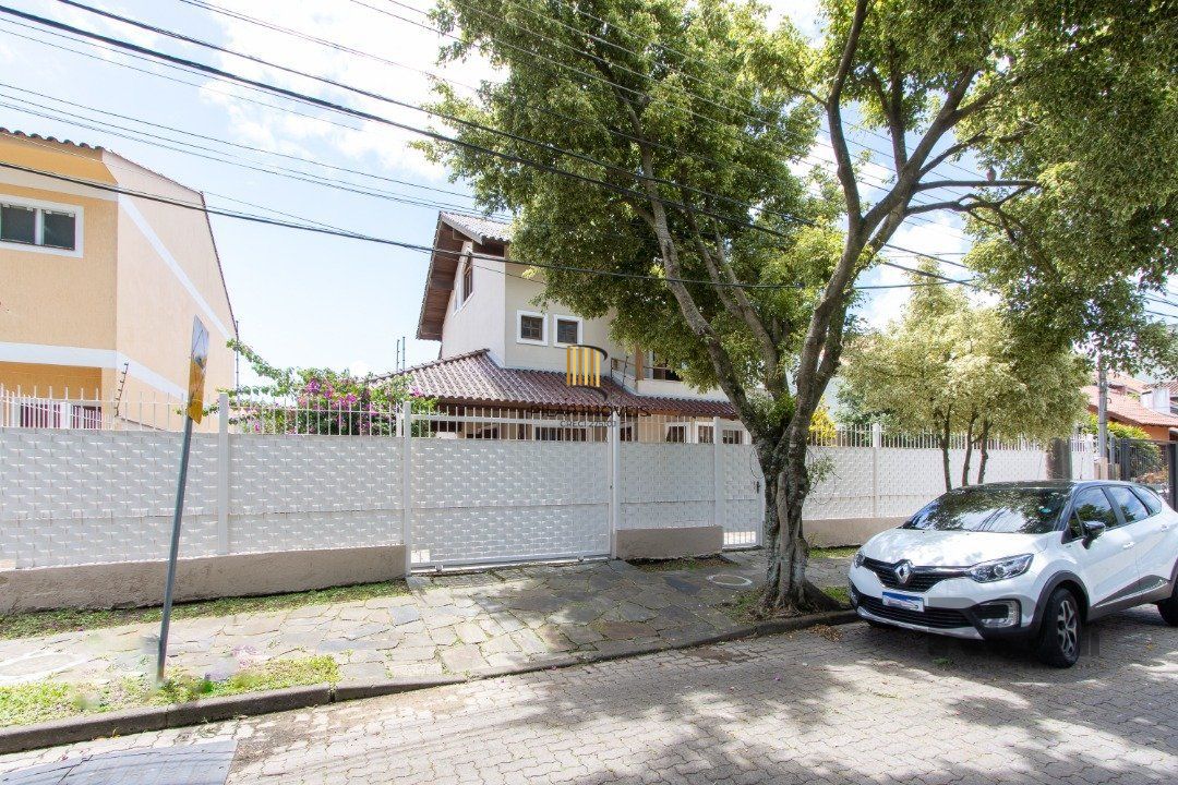 Casa 4 dormitórios no bairro Hípica
