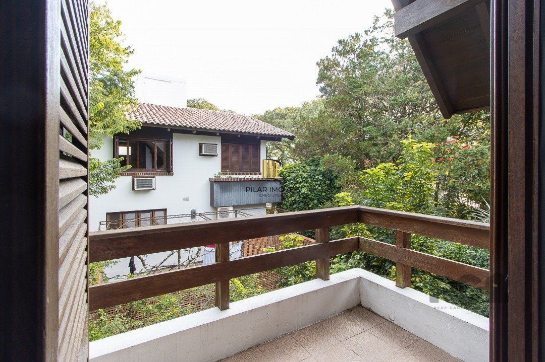 Casa de Condomínio 6 dormitórios no bairro Cavalhada