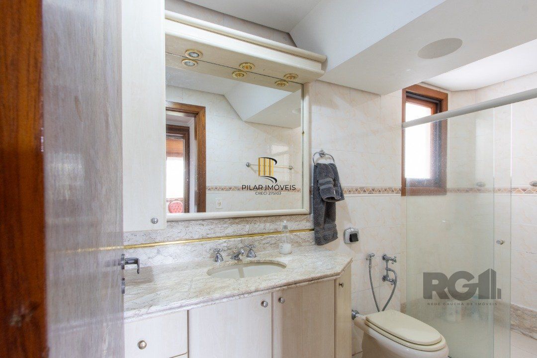 Apartamento semi mobiliado de 3 quartos com suíte no bairro Tristeza junto ao Colégio Mãe de Deus