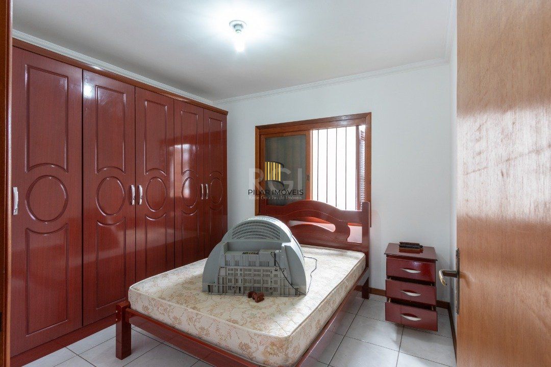 Casa para Venda - 247m², 3 dormitórios, sendo 1 suites, 4 vagas - Vila Nova