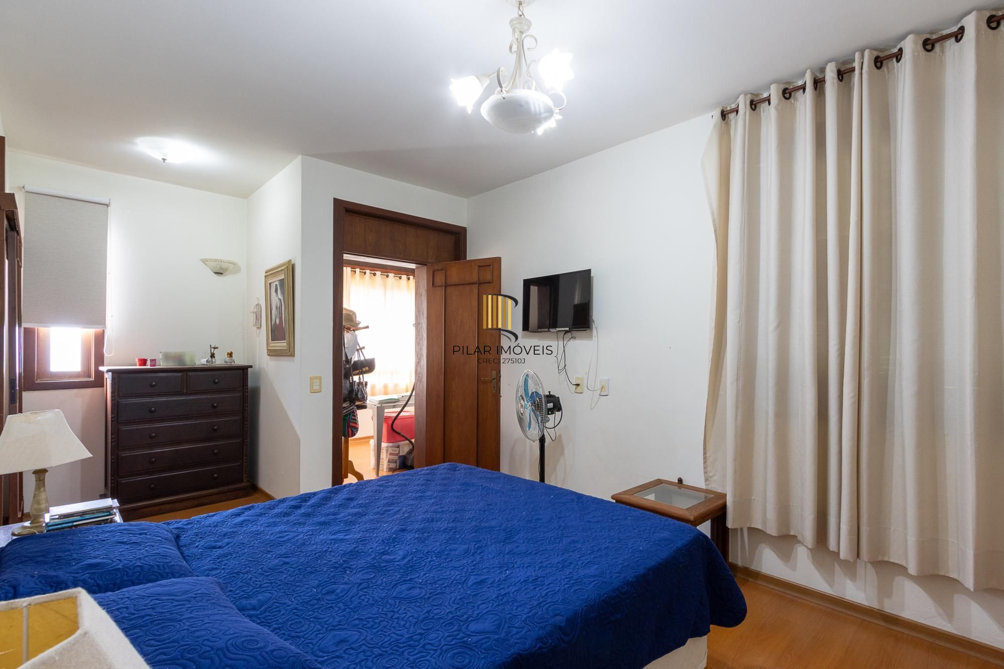 Casa em condomínio á venda com 6 dormitórios em Porto Alegre