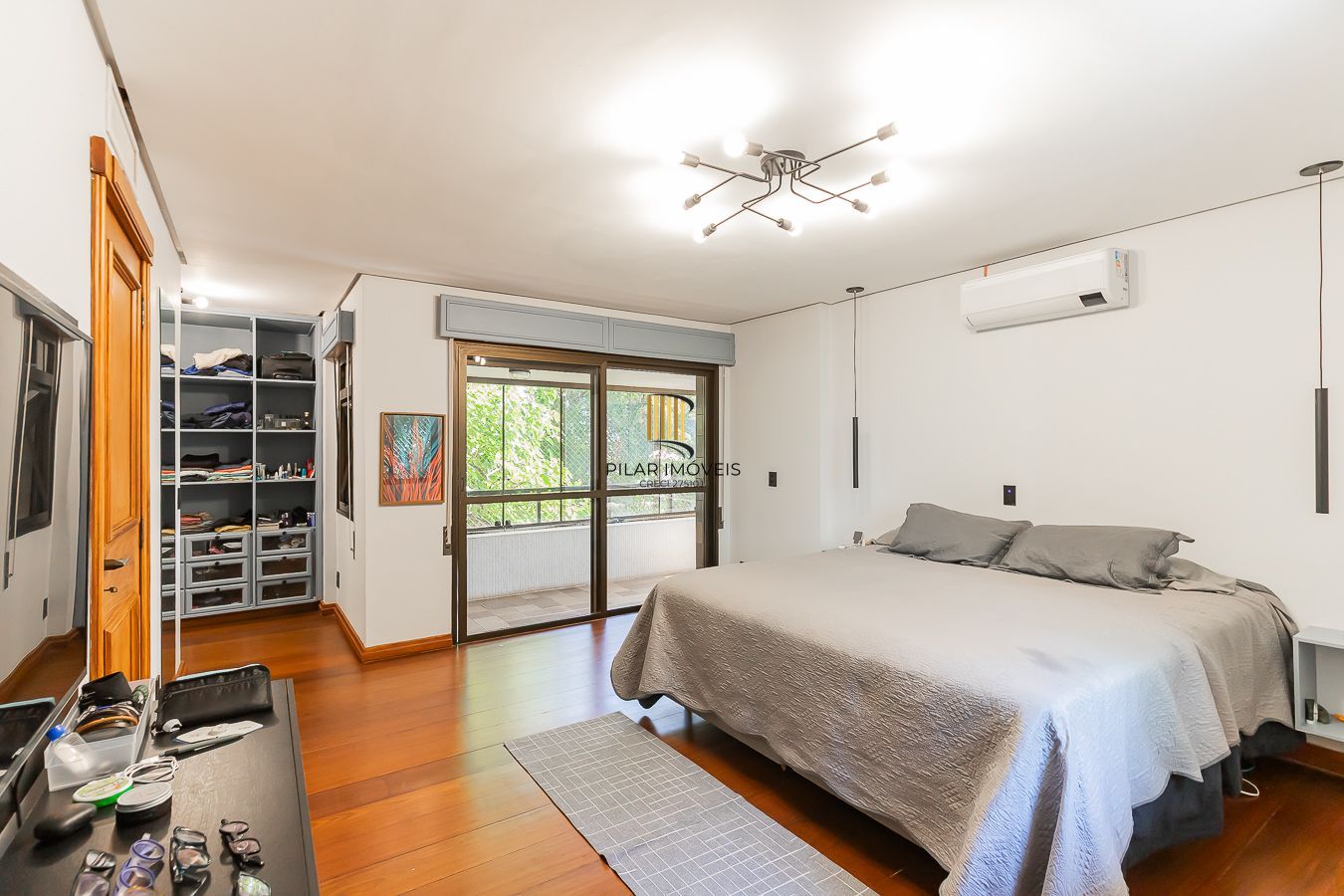 Apartamento 3 dormitórios, 3 vagas e 259 m² no bairro Auxiliadora.