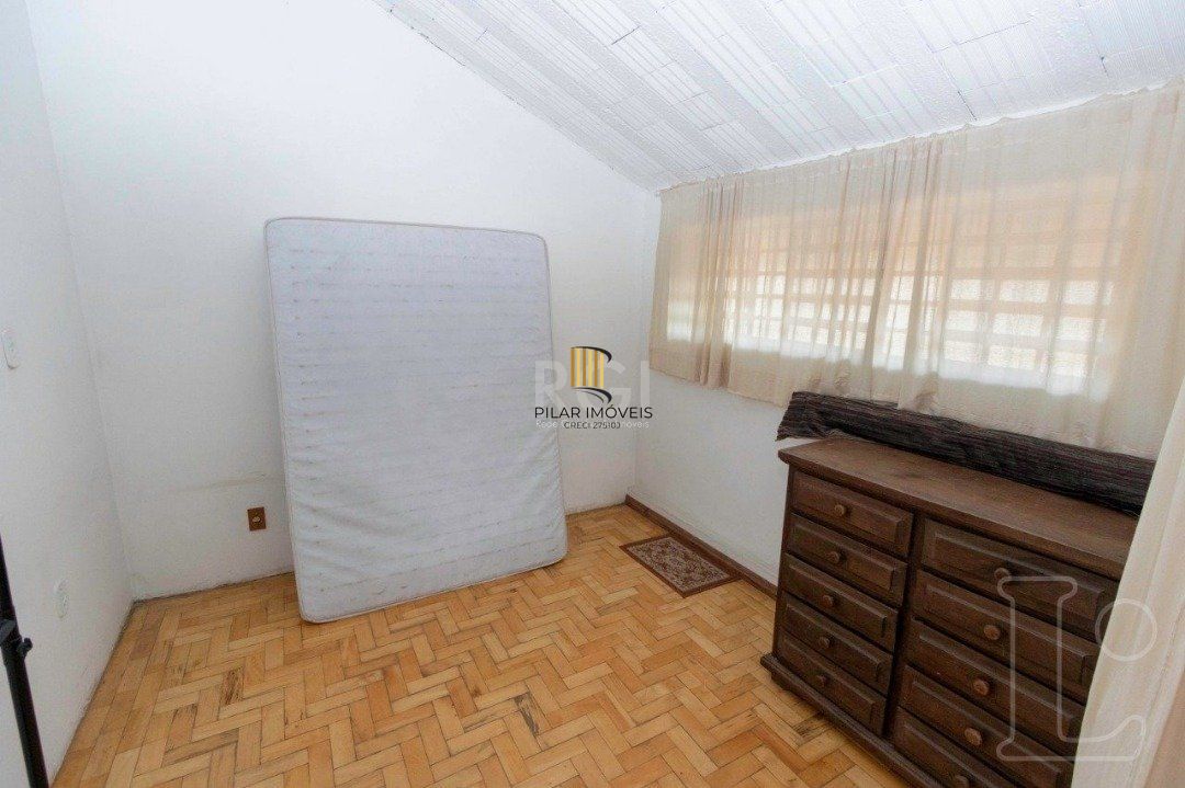 Casa para Venda - 349m², 4 dormitórios, sendo 1 suites, 3 vagas - Tristeza