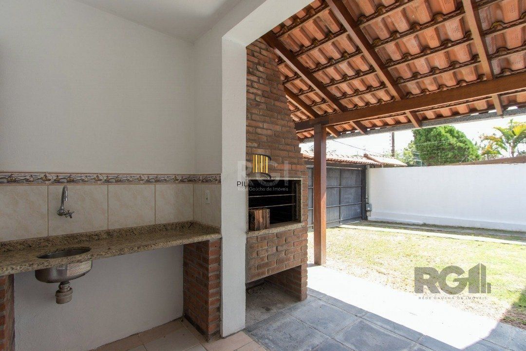 Casa 3 dormitórios no bairro Serraria