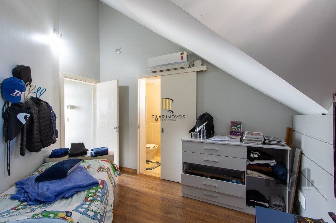 Casa de Condomínio 5 dormitórios no bairro Sarandi