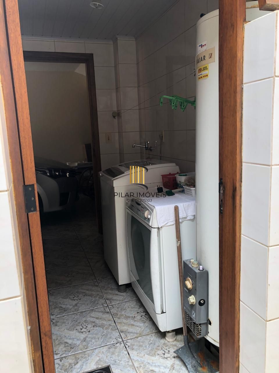 Casa de condomínio, 3 quartos, 1 suíte, 1 vaga coberta, no bairro Espirito Santo.