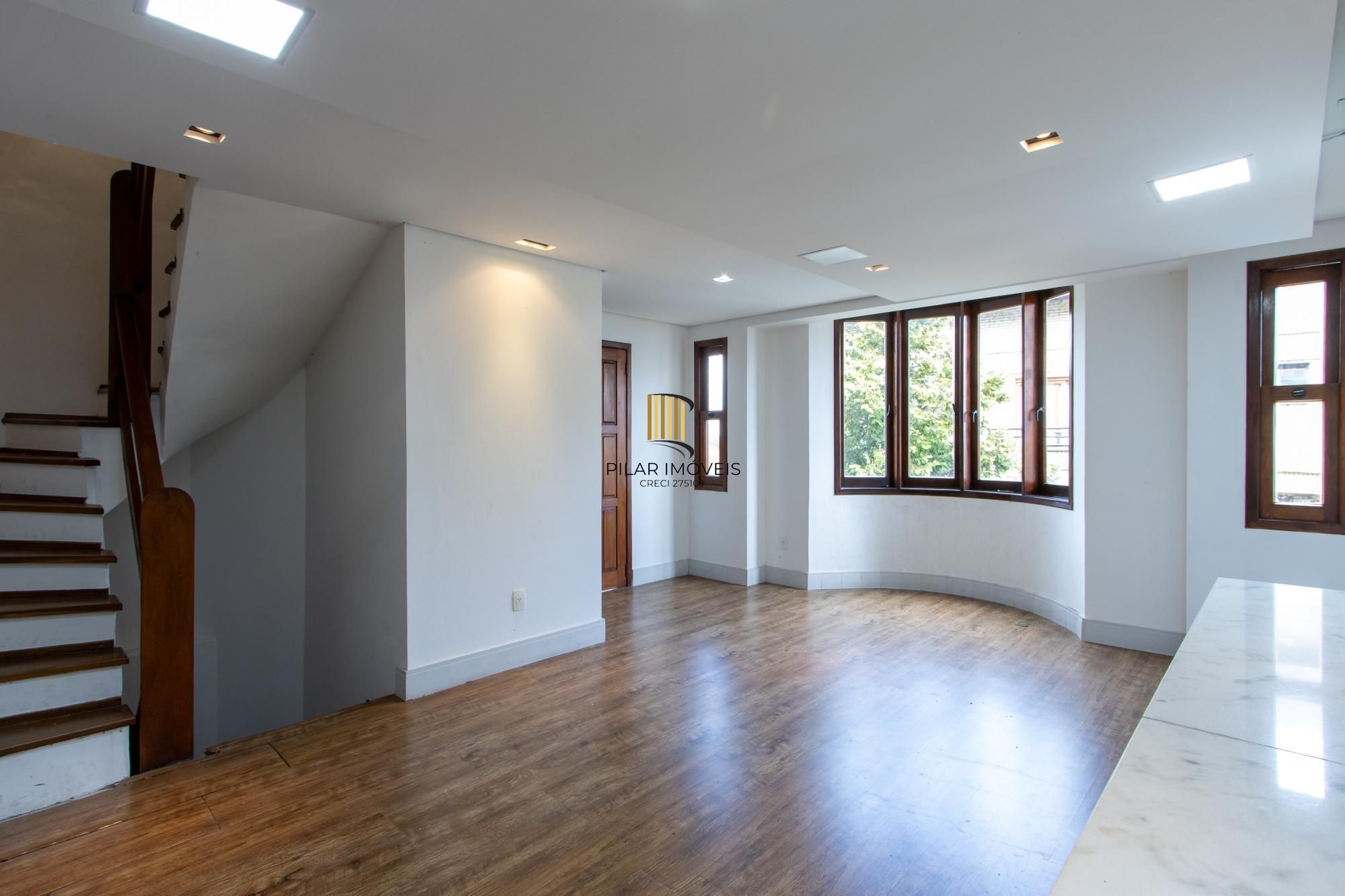 Casa de Condomínio 3 dormitórios no bairro Cristal