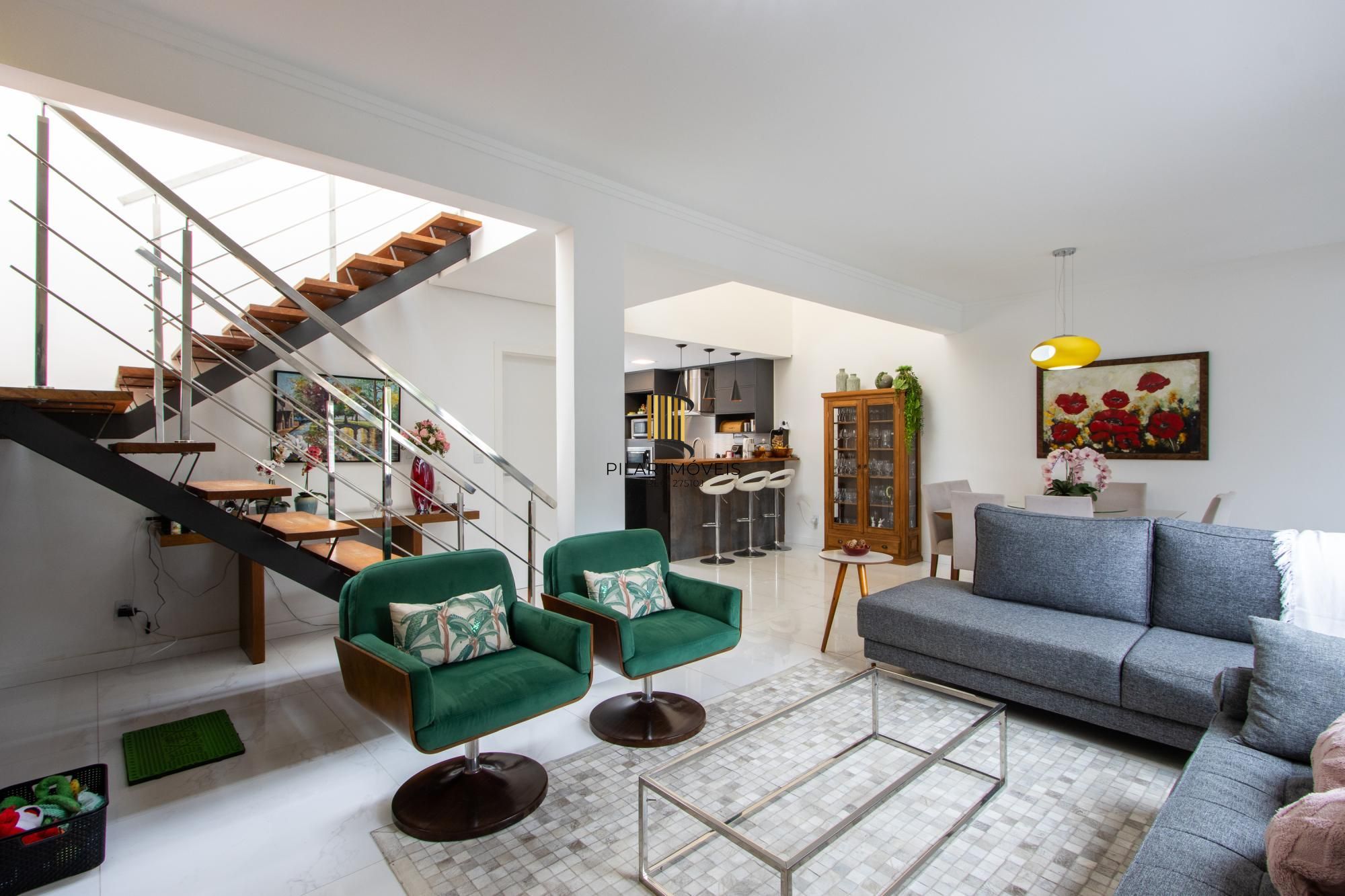 Excelente casa de alvenaria, 4 dormitórios, 2 suítes e 2 vagas de garagem.