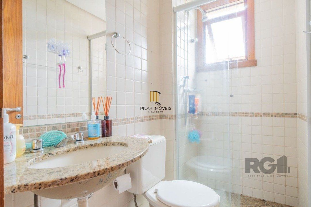Ótimo apartamento, reformado , dois dormitórios e uma suíte, vaga escriturada.