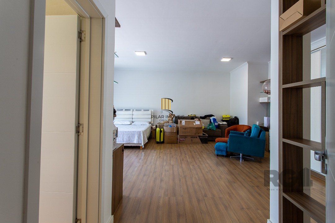 Apartamento com uma cobertura horizontal com 329,10 m² privativos com suíte