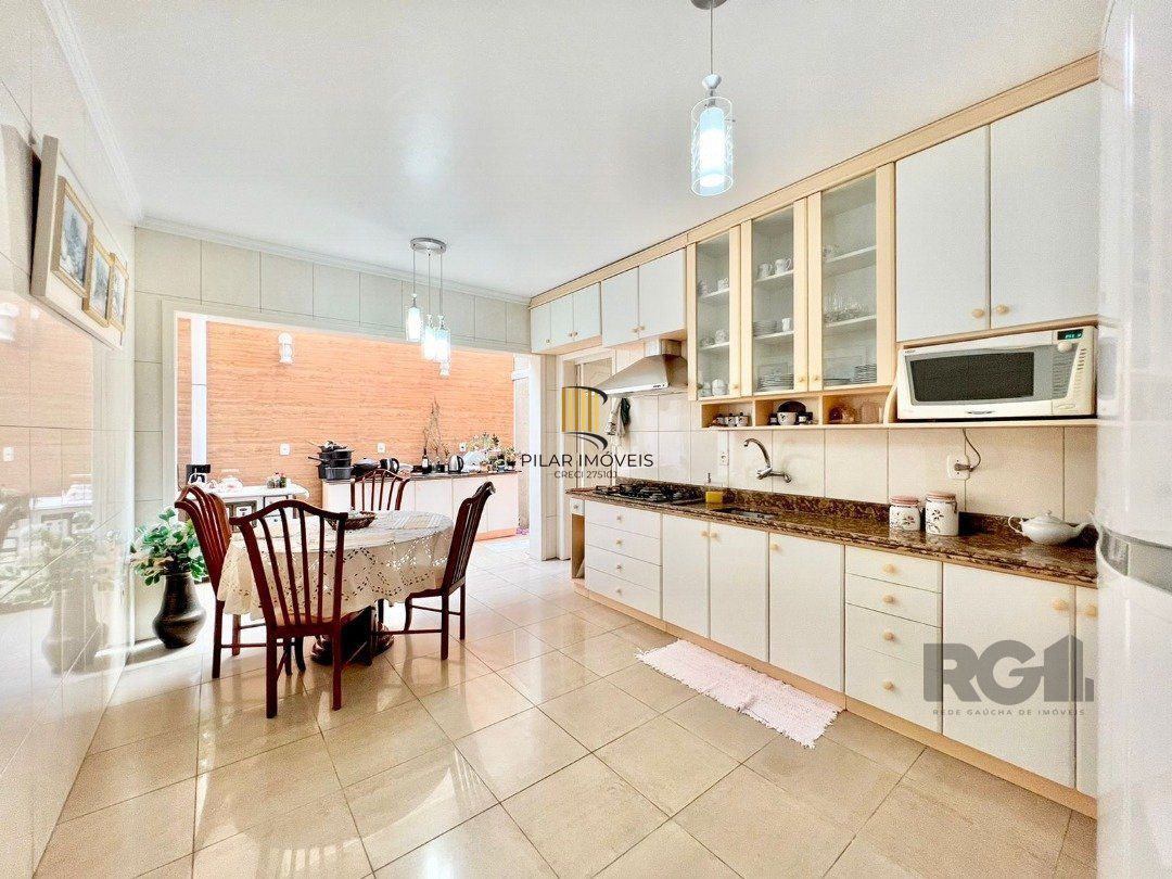 Magnífica casa  linda, 360m2  de  área  construída