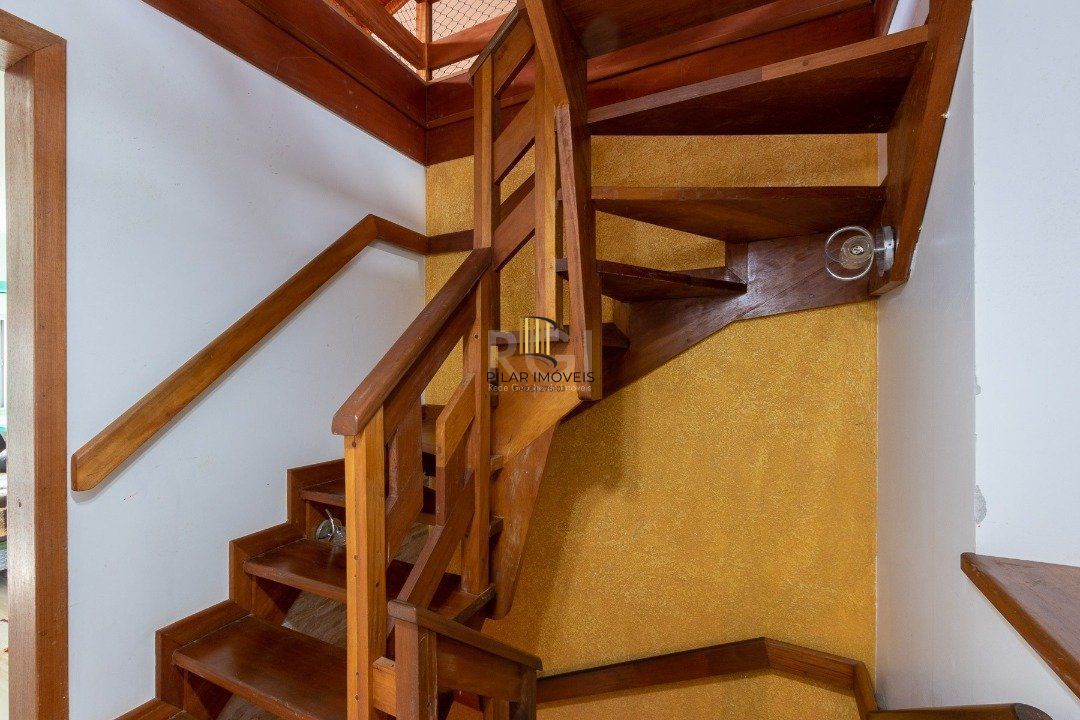 Casa para Venda - 342m², 3 dormitórios, sendo 2 suites, 2 vagas - Espírito Santo