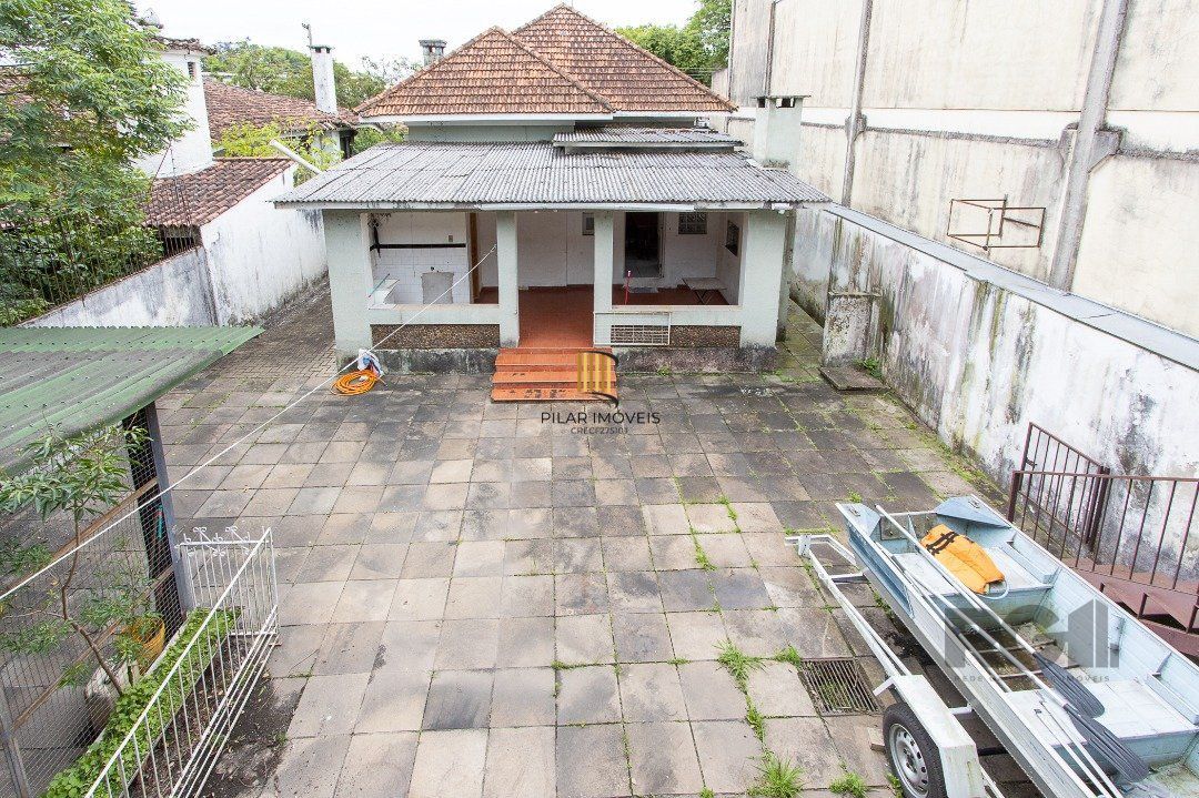 Casa 5 dormitórios no bairro Ipanema