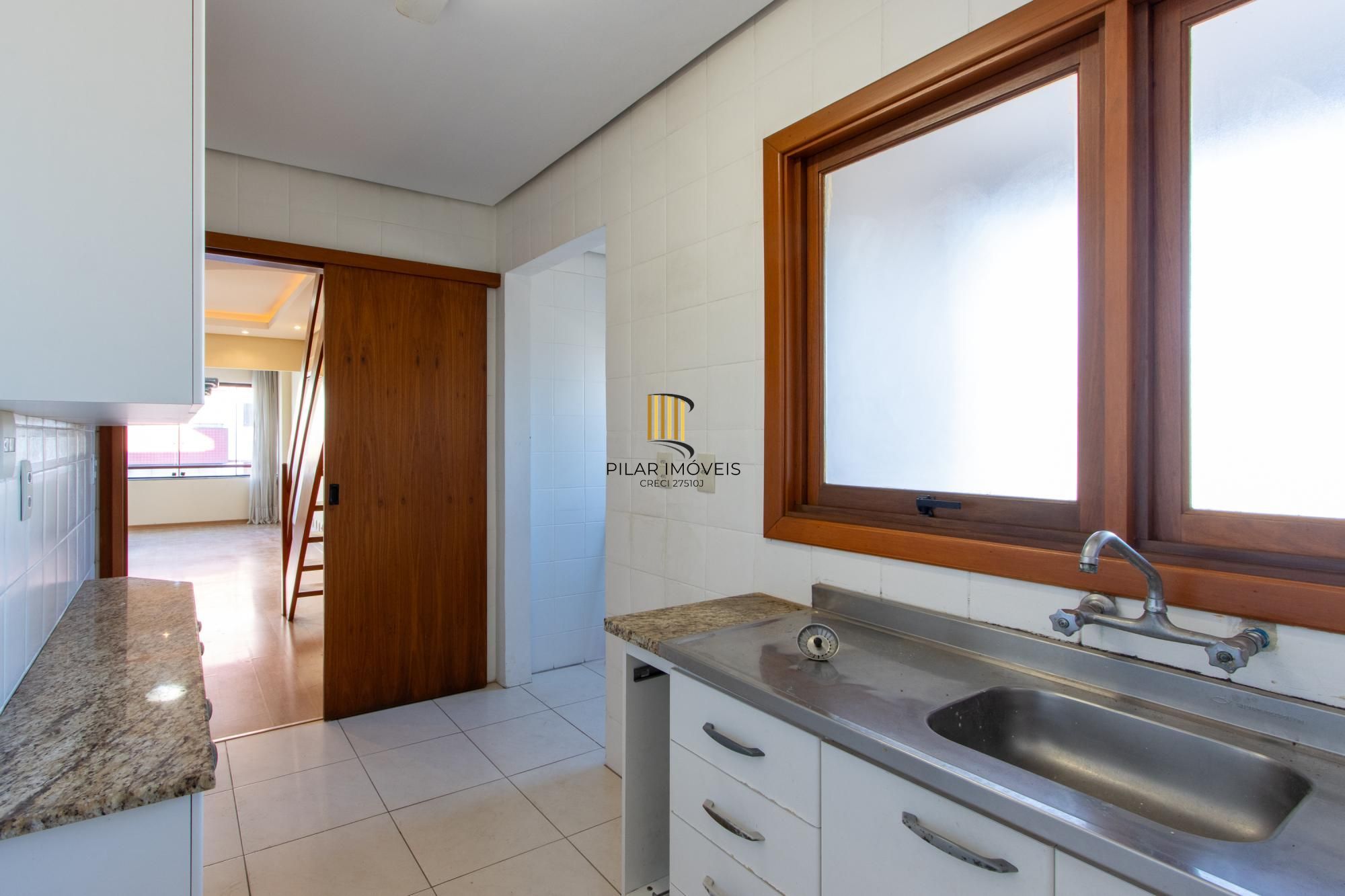 COBERTURA 2 QUARTOS, 2 VAGAS INDIVIDUAIS ESCRITURADAS, ELEVADOR - BAIRRO SANTO ANTONIO